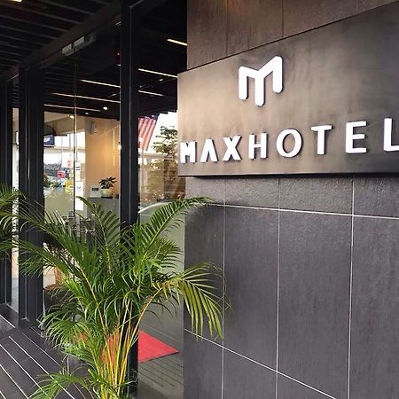 Max Hotel Subang Jaya Exteriör bild
