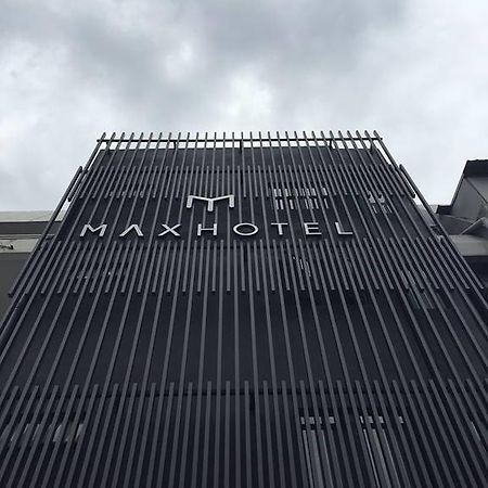 Max Hotel Subang Jaya Exteriör bild