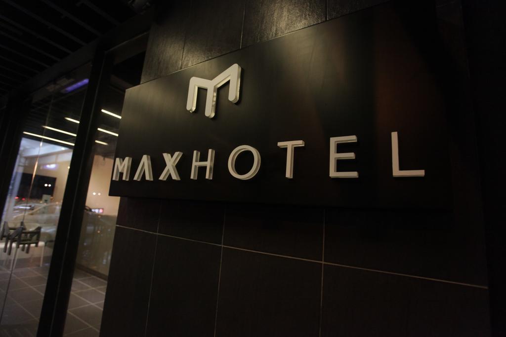 Max Hotel Subang Jaya Exteriör bild
